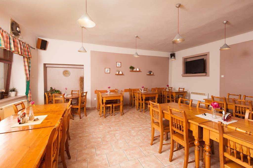 Hotel Posta Sobotka Exterior photo